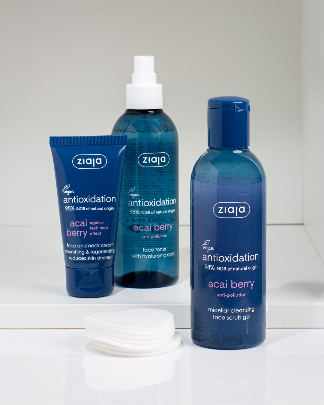 Мицеллярный очищающий скраб-гель для лица Acai Berry - 200 мл — фото 1