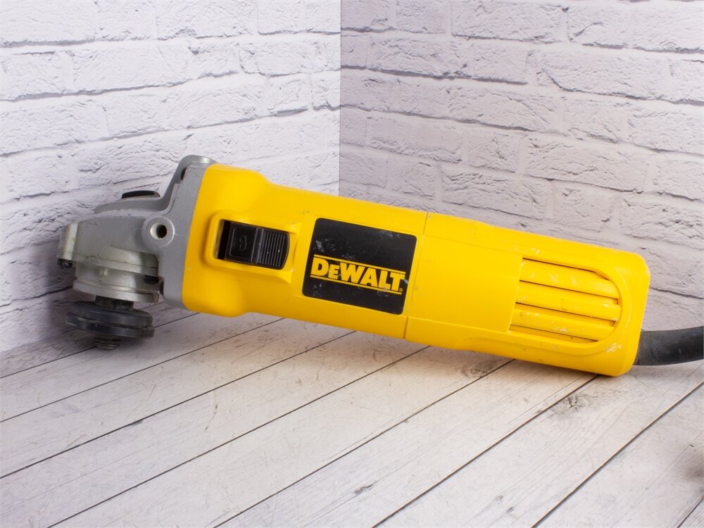 Угловая шлифмашина Dewalt DWE4119