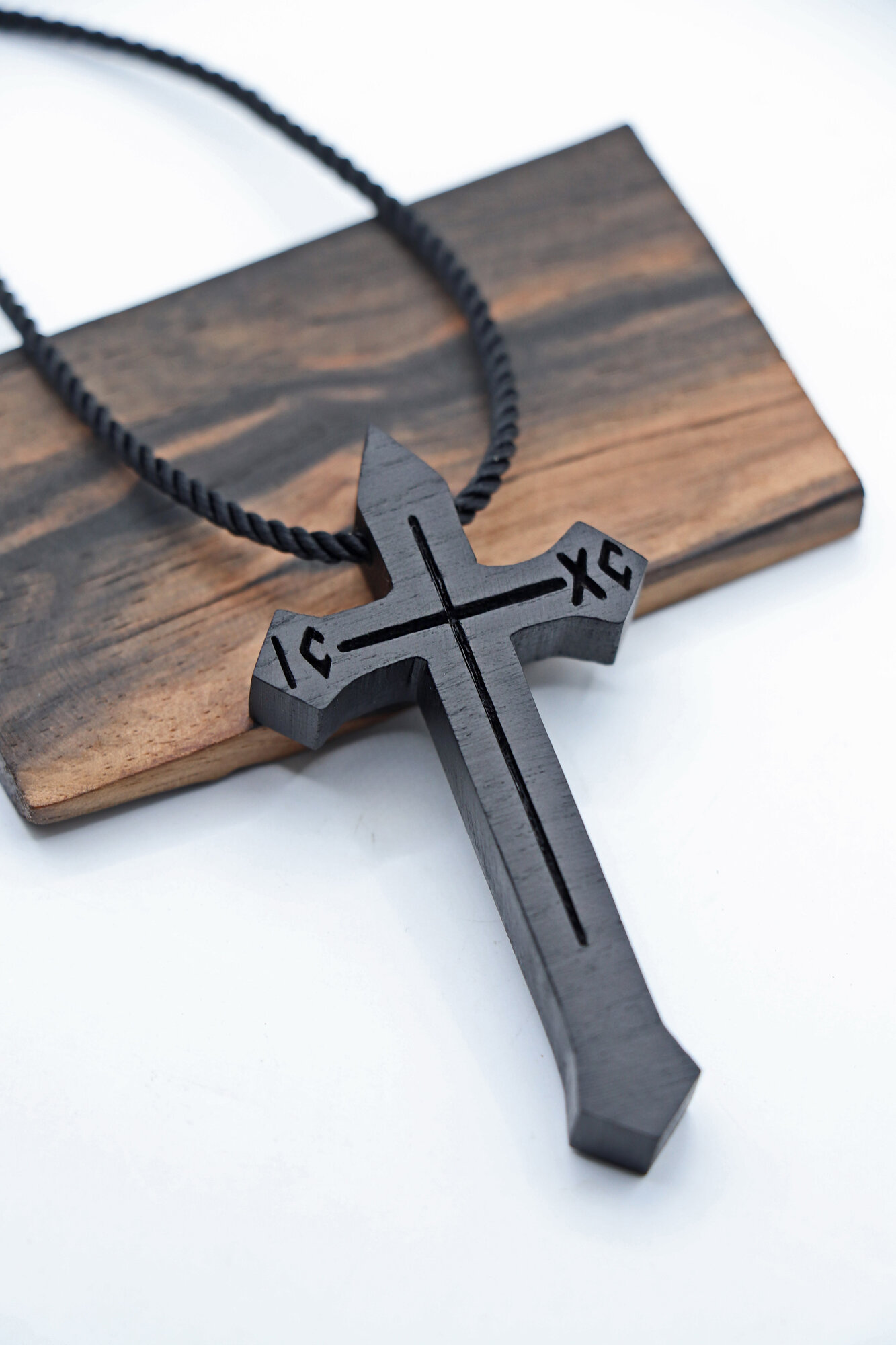 Крест нательный мужской деревянный