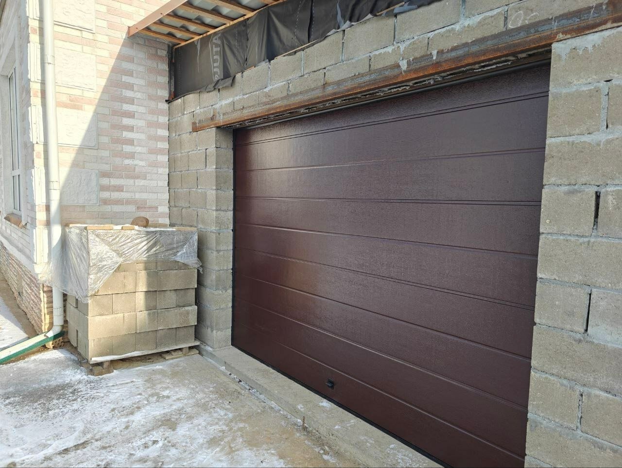 Стальные секционные ворота 3000×2300 ral8017 Zivex TITANIUM с торсионным механизмом и низким подъемом