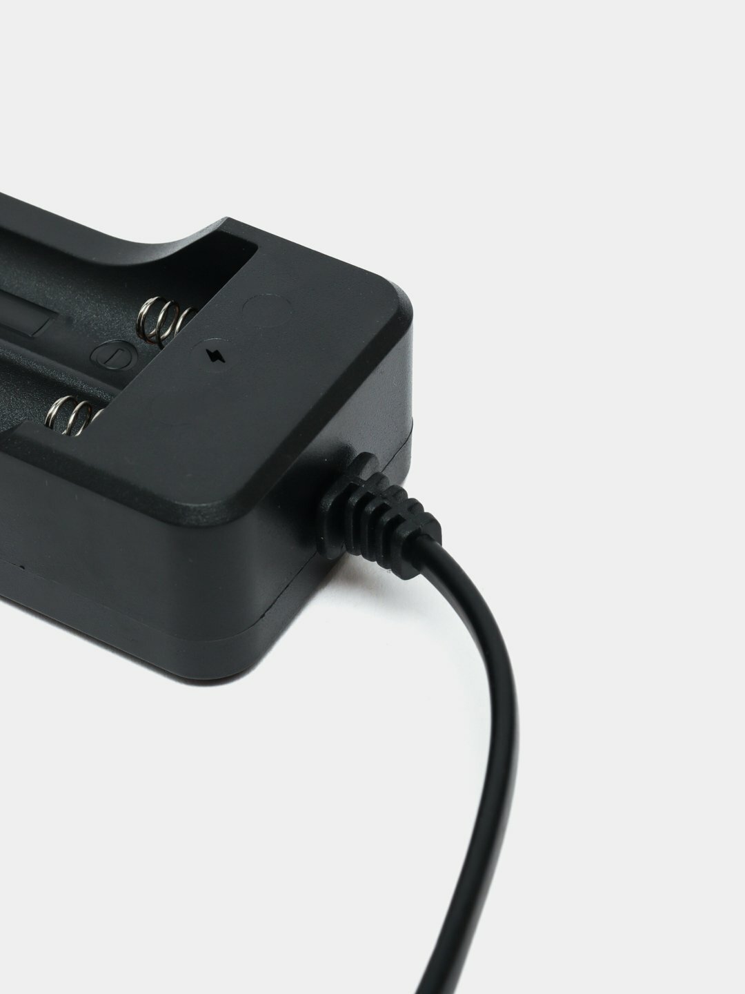 Зарядное устройство MND, 2 слота, автоматическое отключение, защита от переполюсовки — фото 1