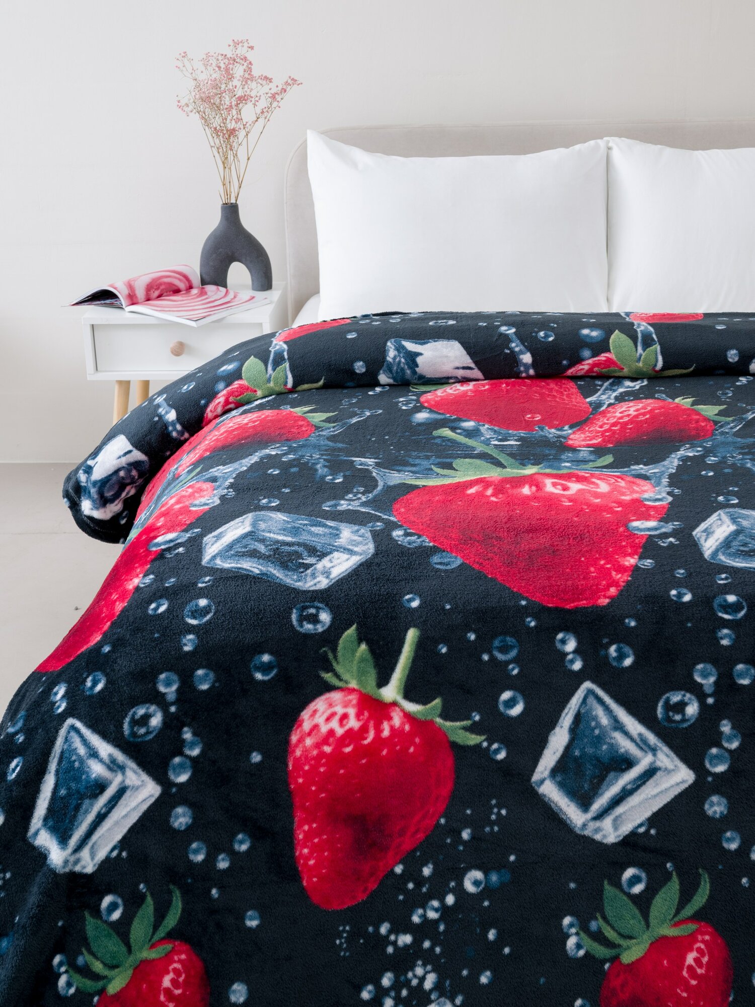 Плед 150х200 Павлина Клубника со льдом, 1.5-спальный, мягкий — фото 1