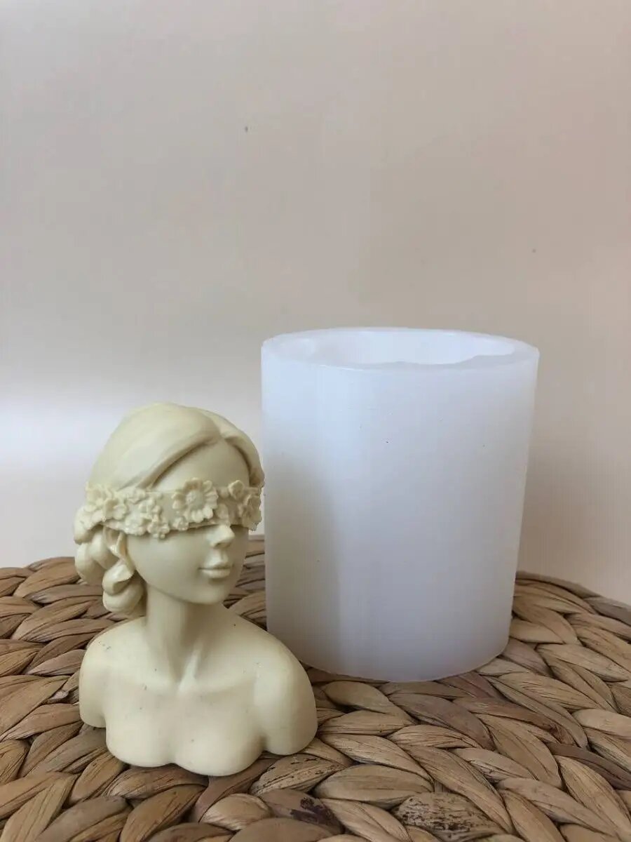 Силиконовая форма / молд для рукоделия для свечей "Девушка" — фото 1