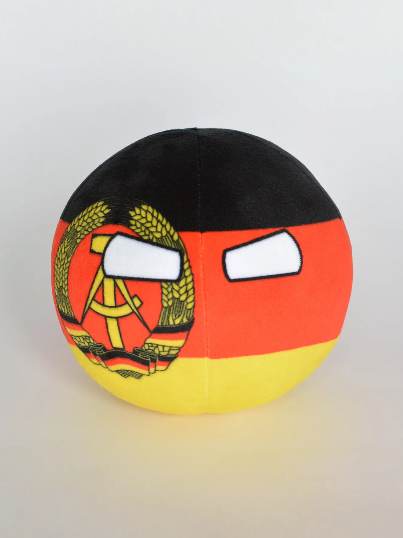 Мягкая игрушка кантрибол Ганс (флаг ГДР) / плюшевый countryball / купить в магазине Countryballs Shop