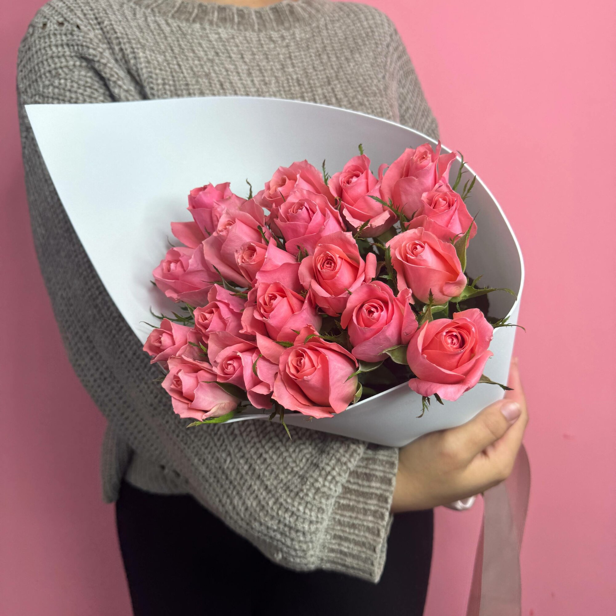 Букет из 19 голландских роз Айспинк