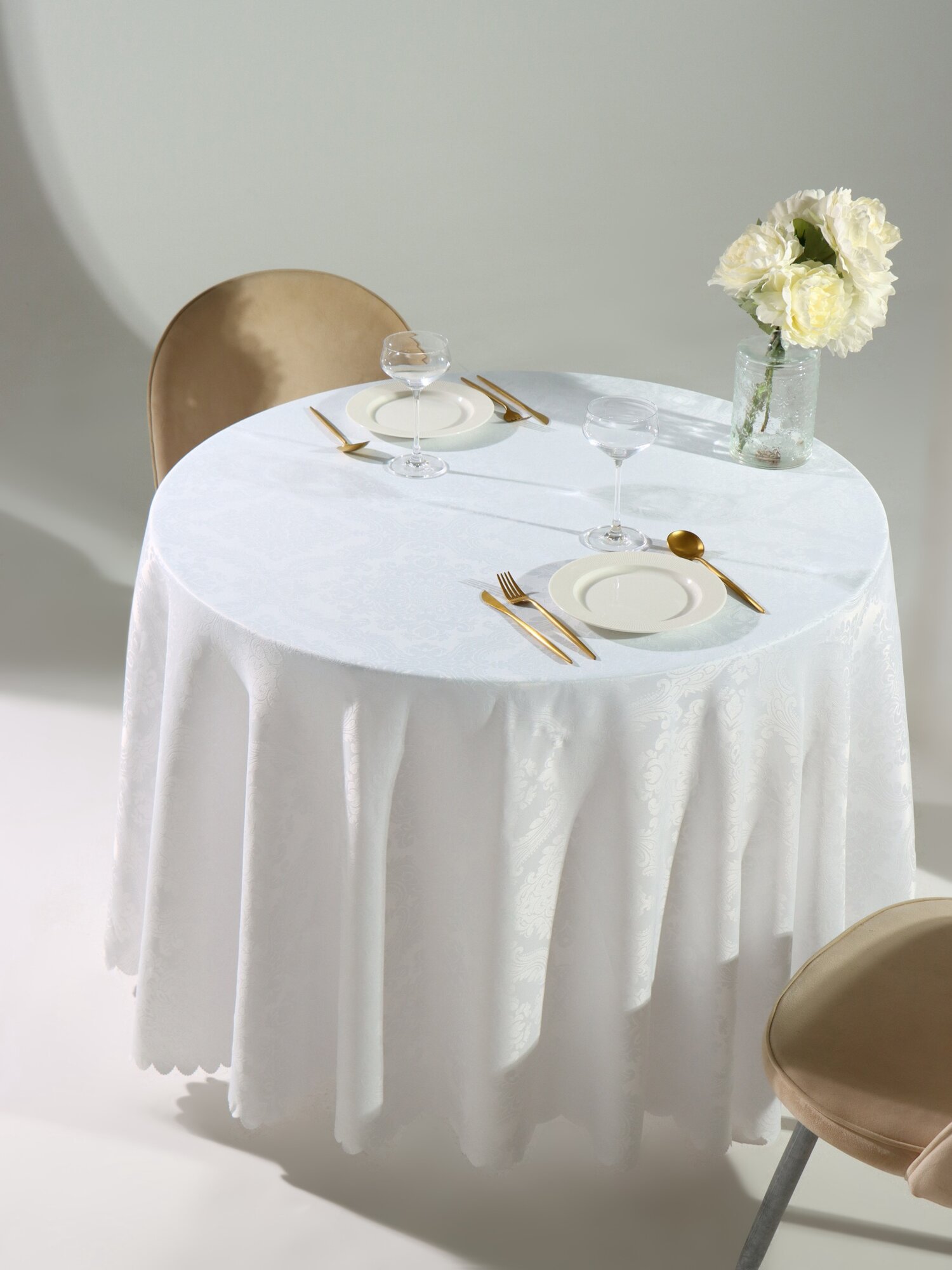 Скатерть «Доляна», d=270 см, белая, 130 г/м², 100%п/э