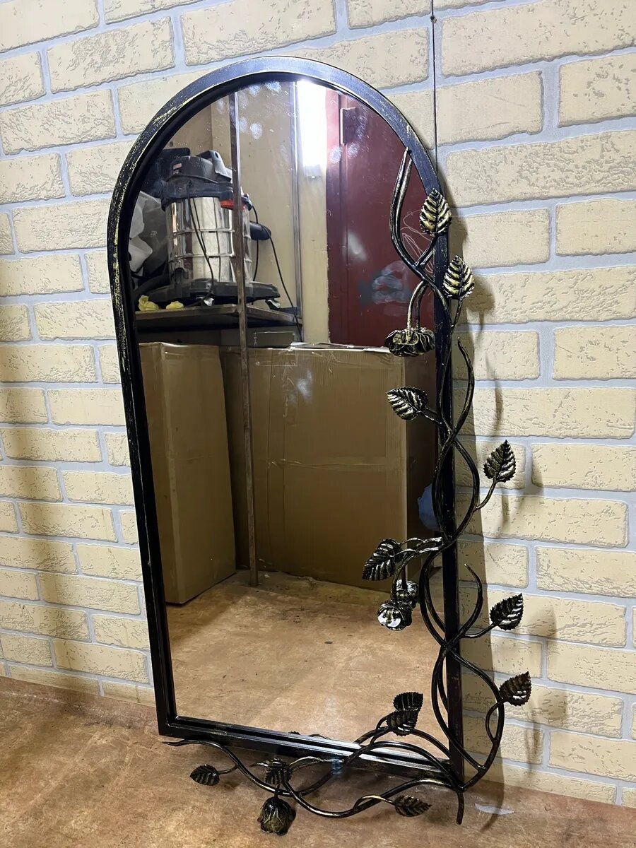 Кованое зеркало, ручная работа, цвет черный с золотой патиной 100*50 см — фото 1