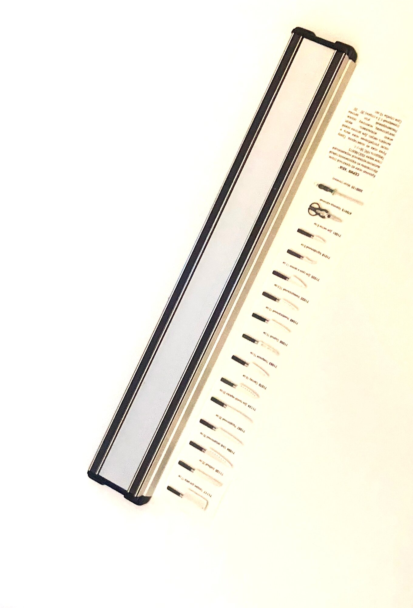 Магнитный настенный держатель ножей 30 см. 