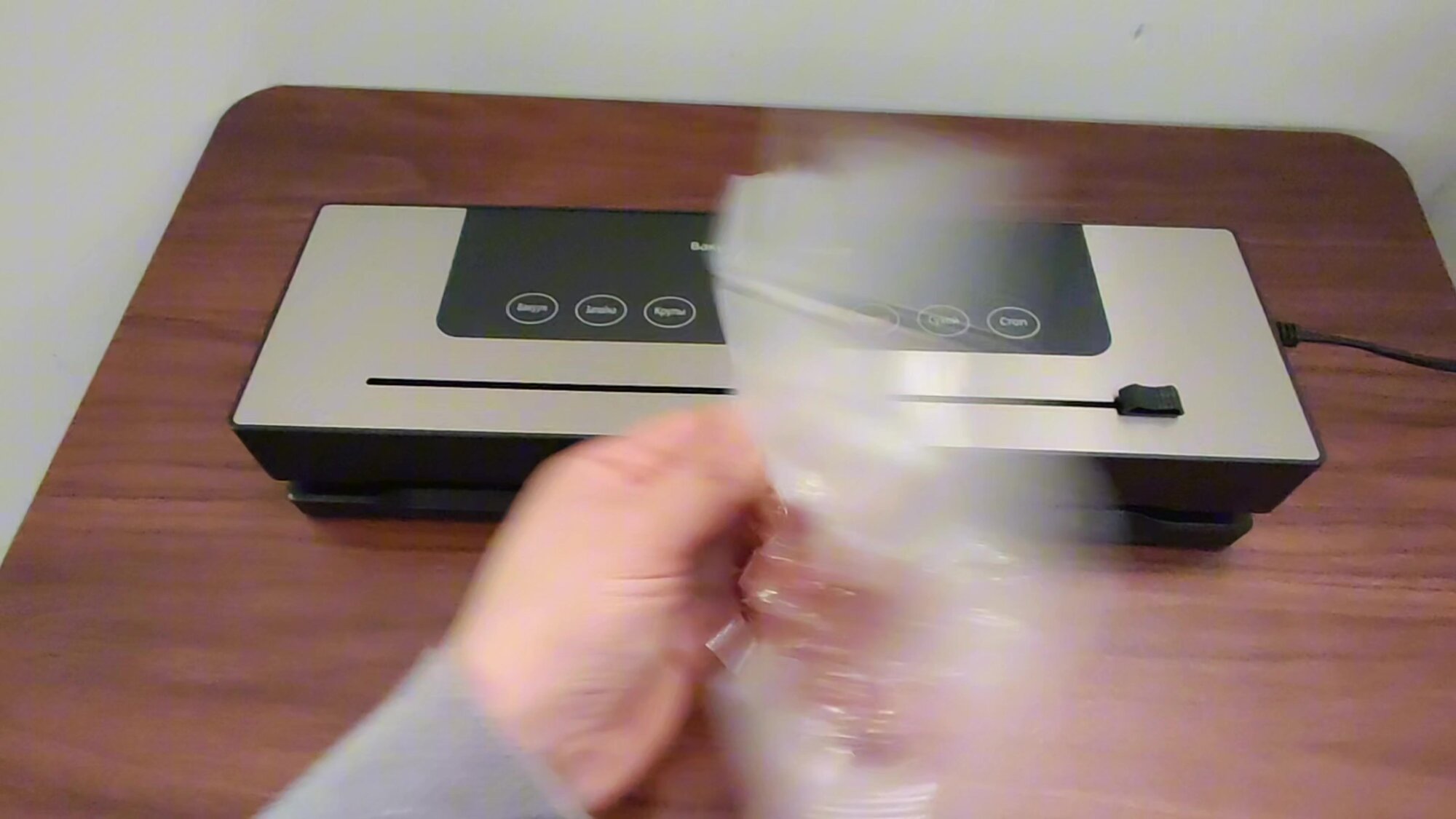 Вакууматор для продуктов, Vacuum Sealer, вакуумный упаковщик мощный с резаком +10 пакетов — фото 1