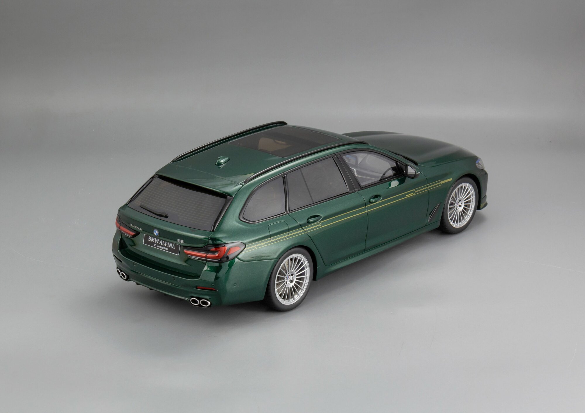 1:18 Alpina B5 Touring - 2023, Коллекционная масштабная модель от GT Spirit — фото 1