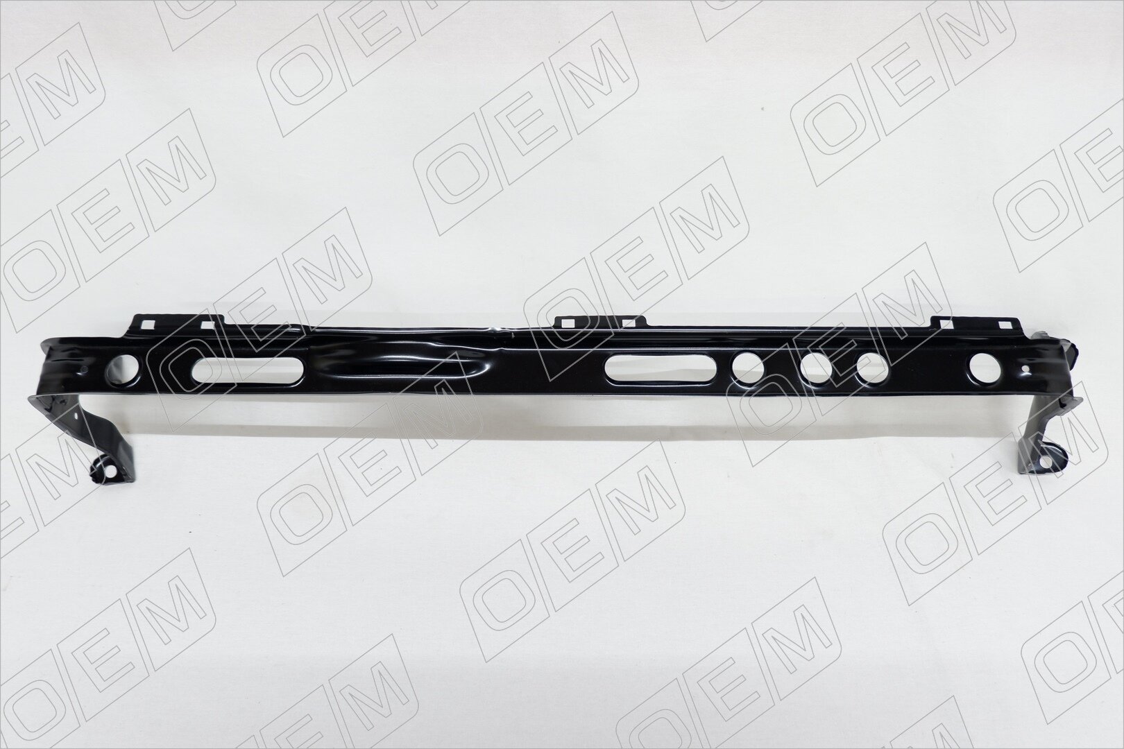 Панель передняя нижняя часть Ford Focus 2 1435962 Форд Фокус год с 2004 по 2011 O.E.M.