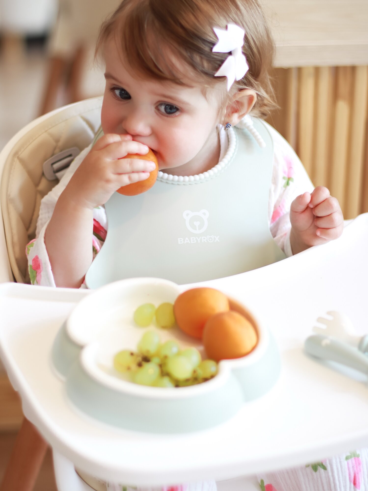 Пластиковый нагрудник регулируемый с карманом BABYROX зеленый — фото 1