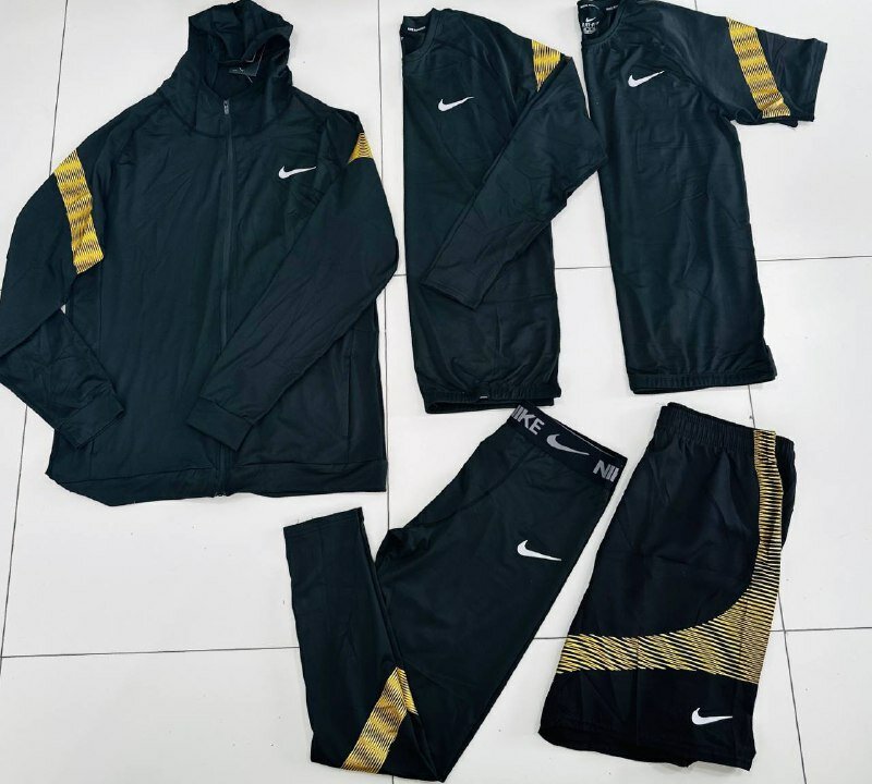 Костюм спортивный