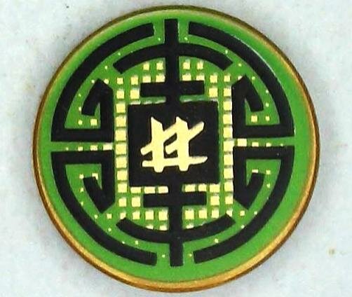 Деталь Lego 14769pb206 Tile, Round 2 x 2 with Bottom Stud Holder with Black Circular Lines and Gold Squares on Green Background, Ninjago Logogram 'LL' Pattern