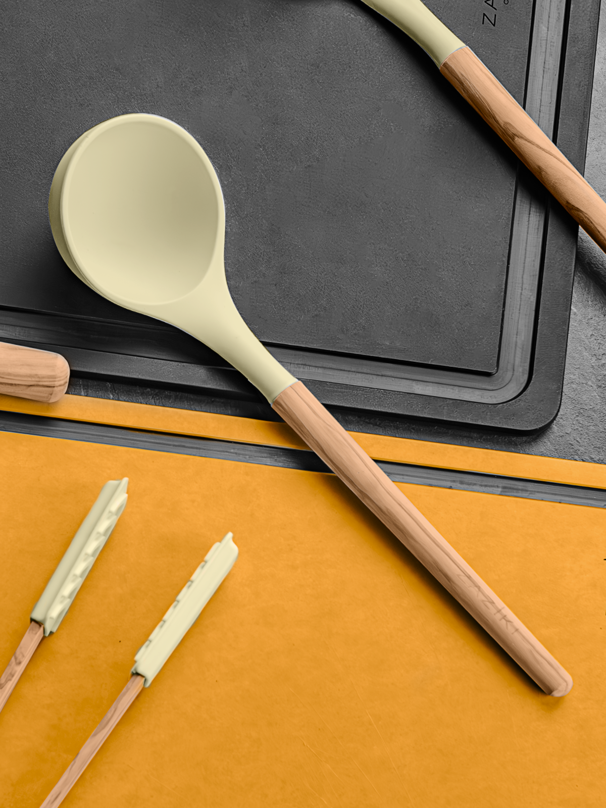 Половник силиконовый Zaziki, поварешка для перемешивания, оливковое дерево — фото 1