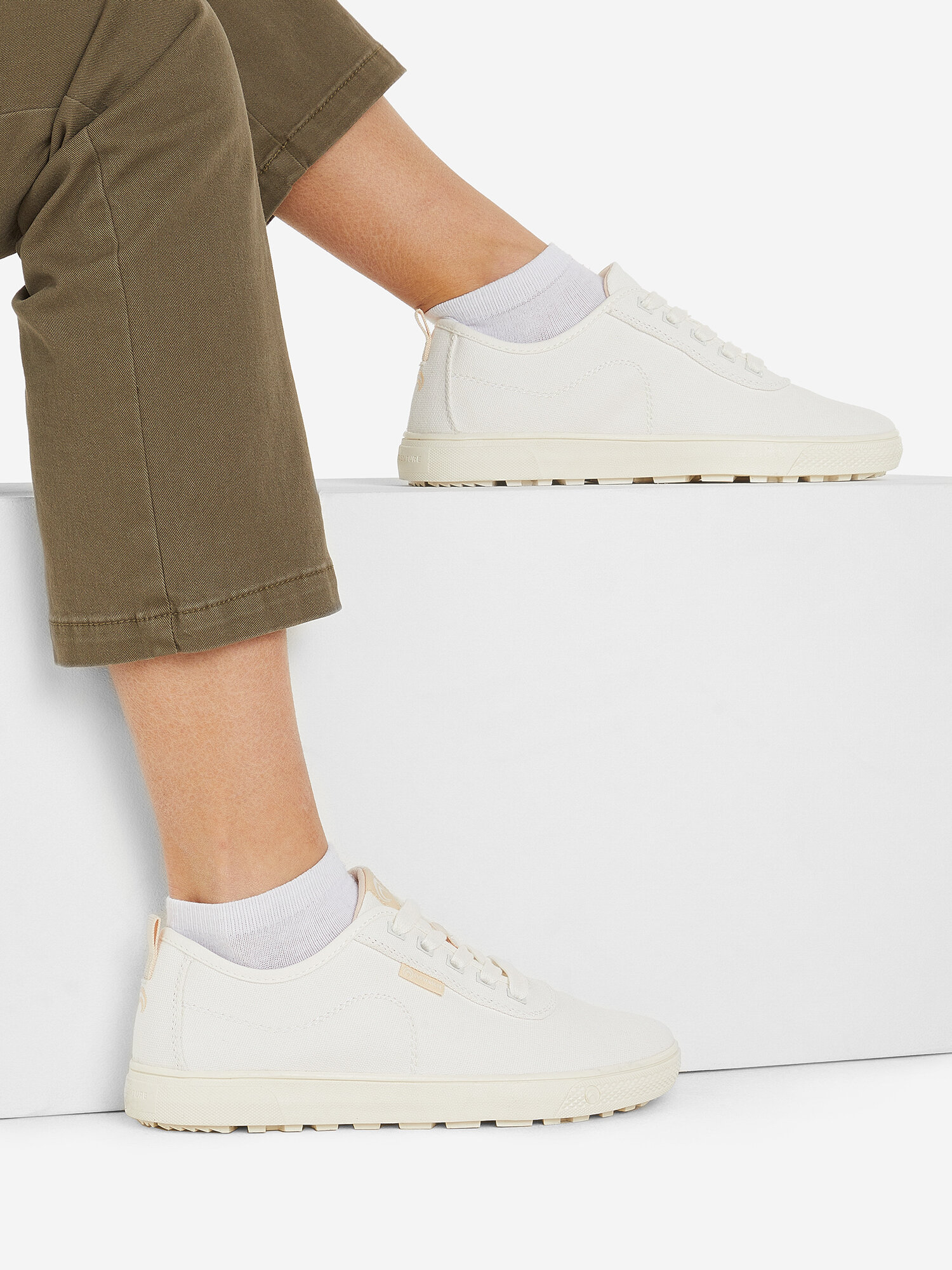 Полуботинки OUTVENTURE, размер 36, белый — фото 1