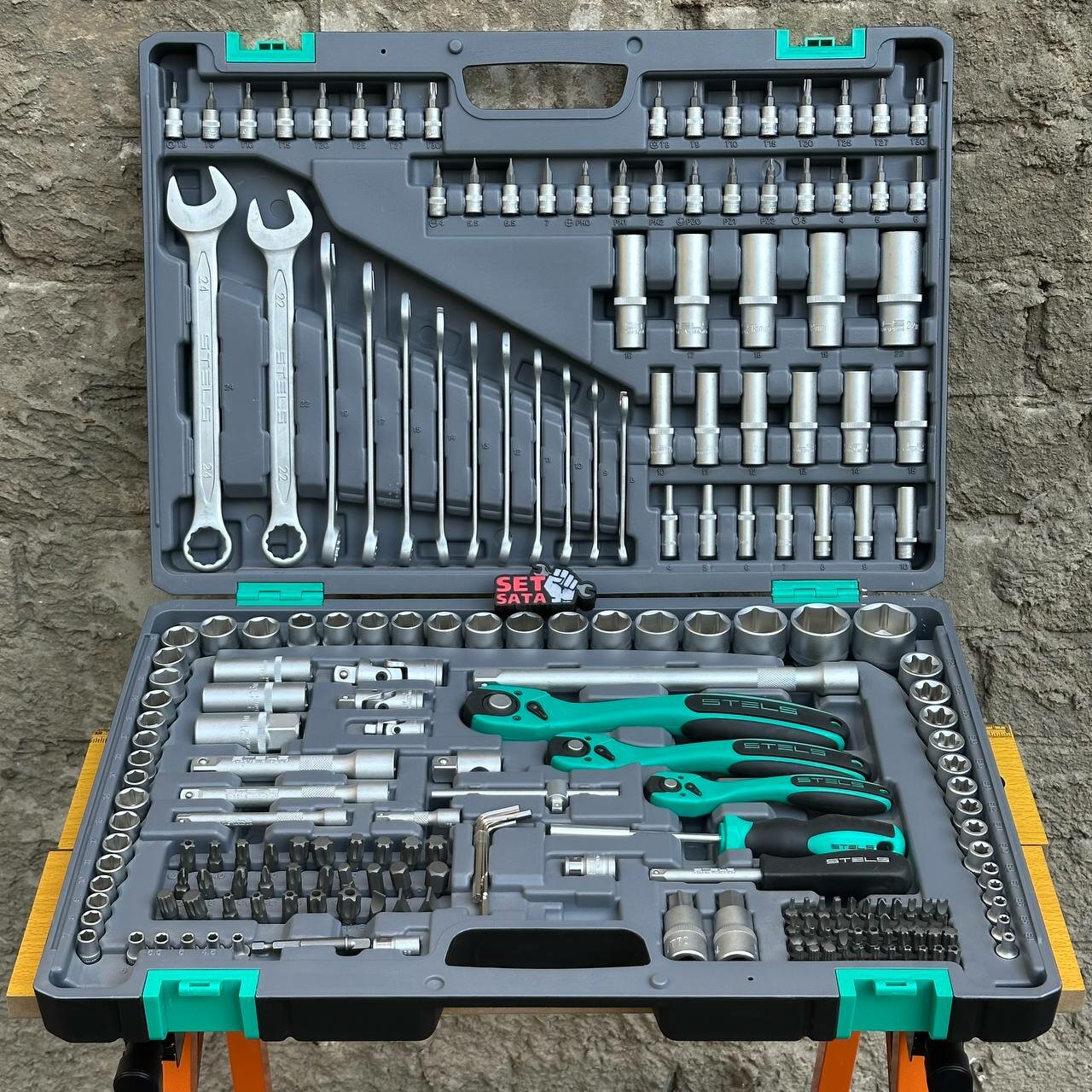 Универсальный Stels Набор инструментов, 1/4", 3/8", 1/2", Cr-V, S2, усиленный кейс, 216 предм.