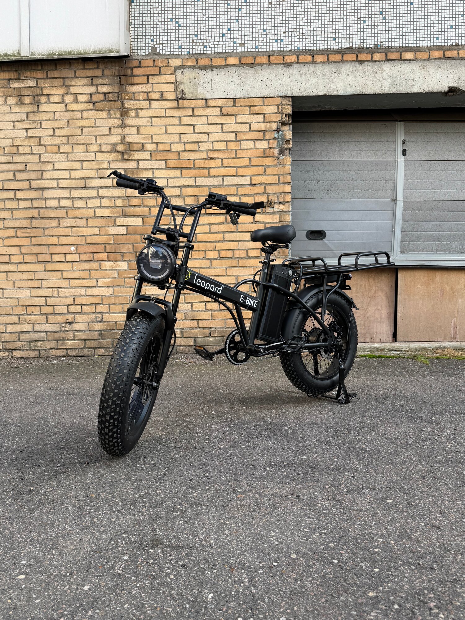 Электро фэтбайк "Leopard" курьерский 20" для города и бездорожья