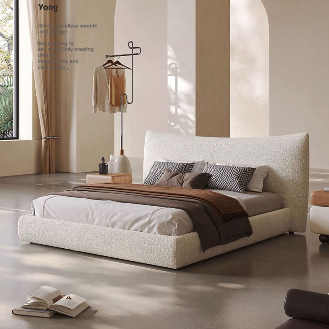 Интерьерная мягкая кровать в ткани с широким изголовьем Fravica (спальное место 180см)