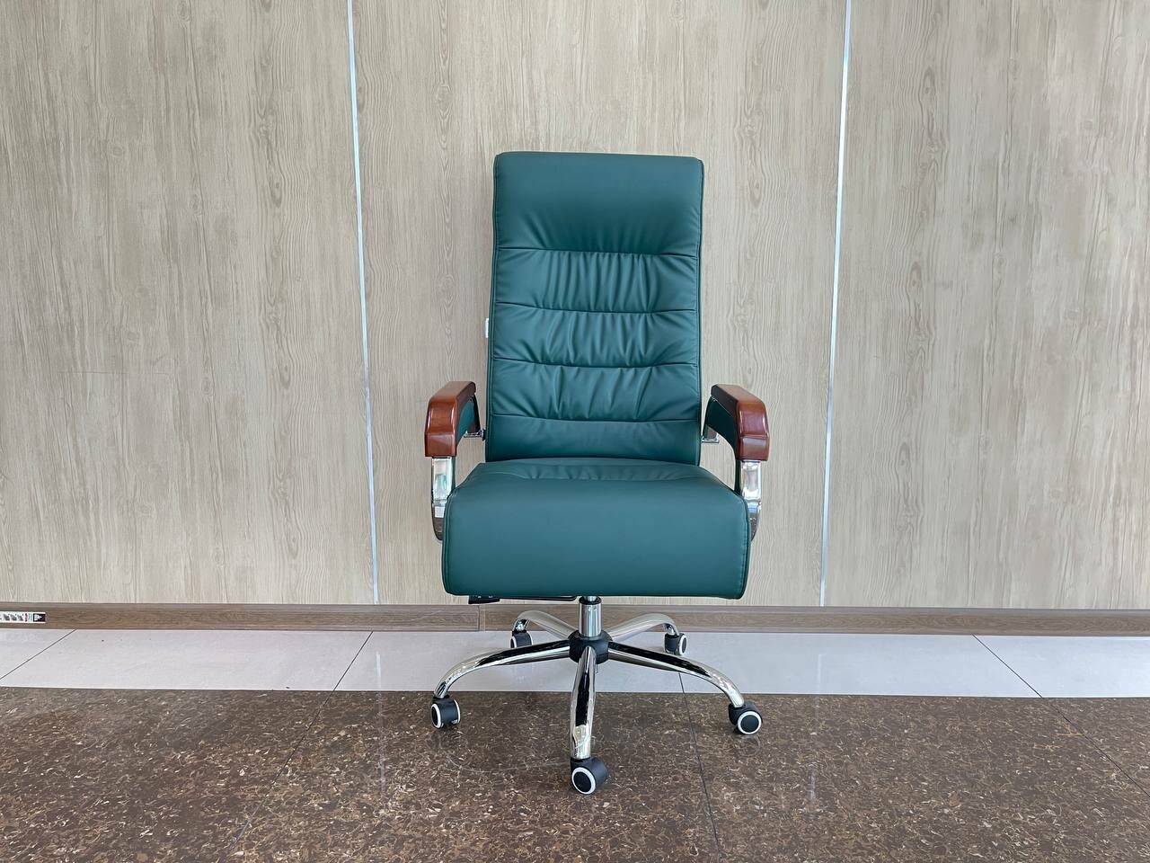 Идеальное, удобное и красивое кресло для дома и работы Model 818 Green — фото 1