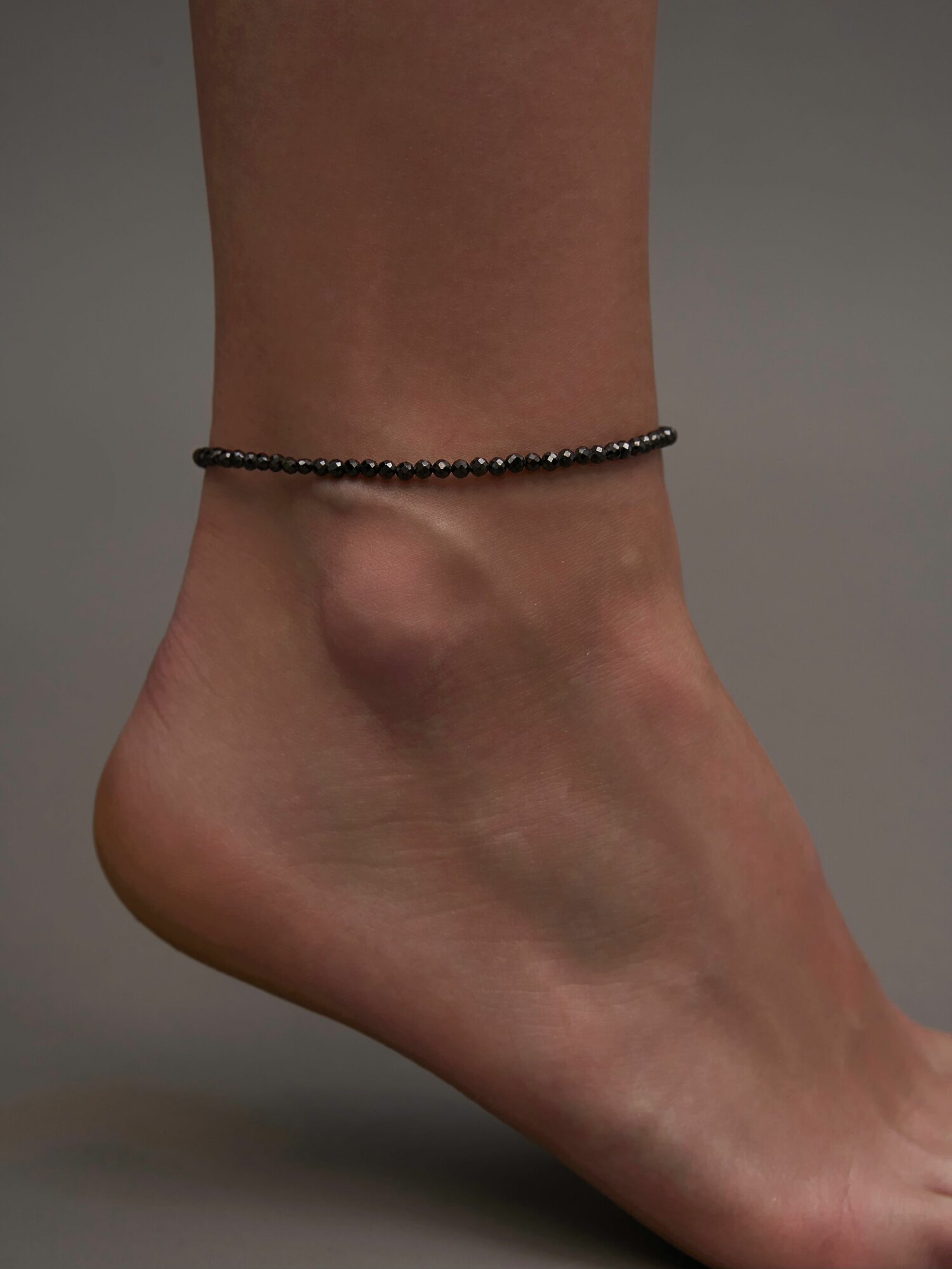 Браслет на ногу, длина 21 см, 1 шт., черный — фото 1