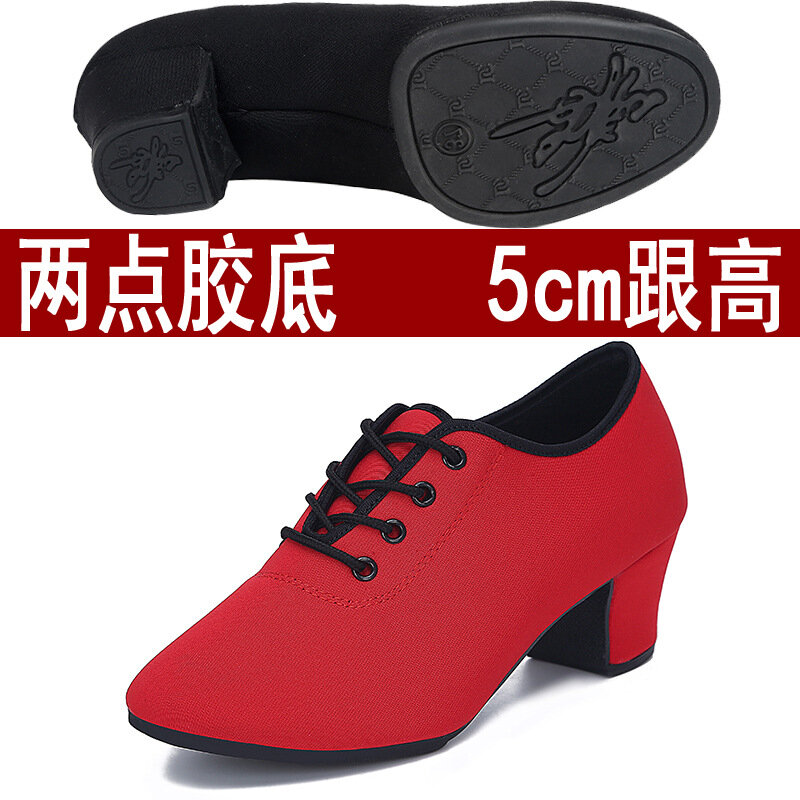 Спортивные туфли