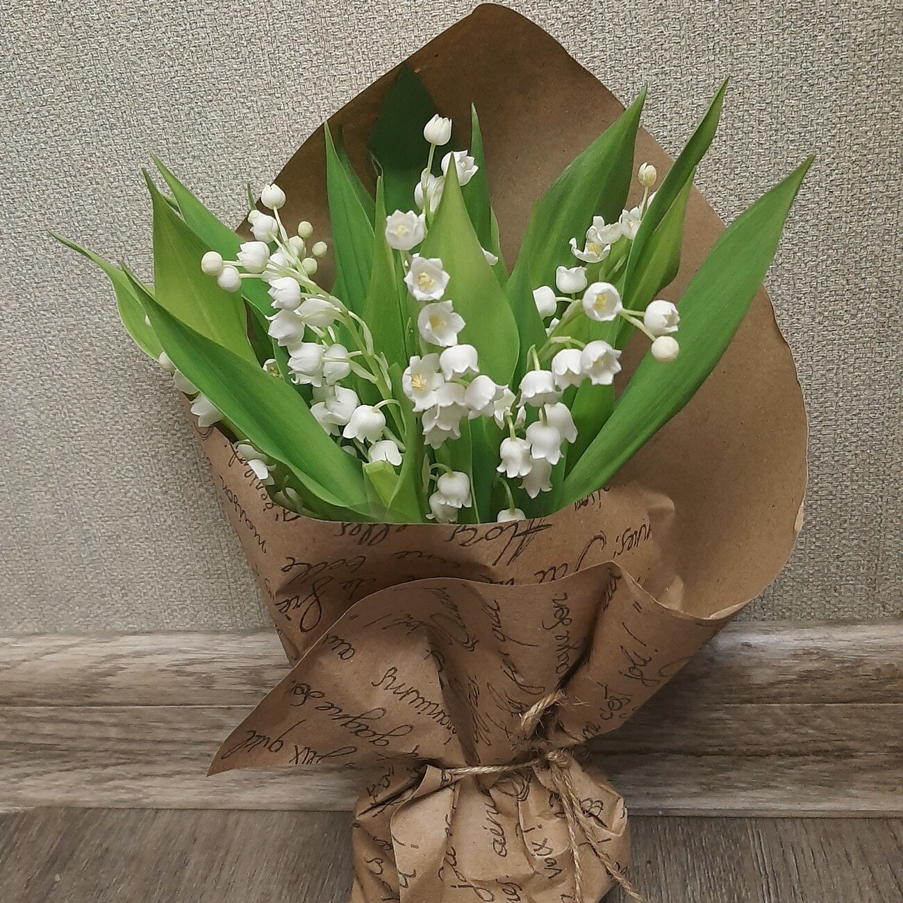 Букет цветов "9 Ландышей" 9 ландышей высота 20см аквабокс