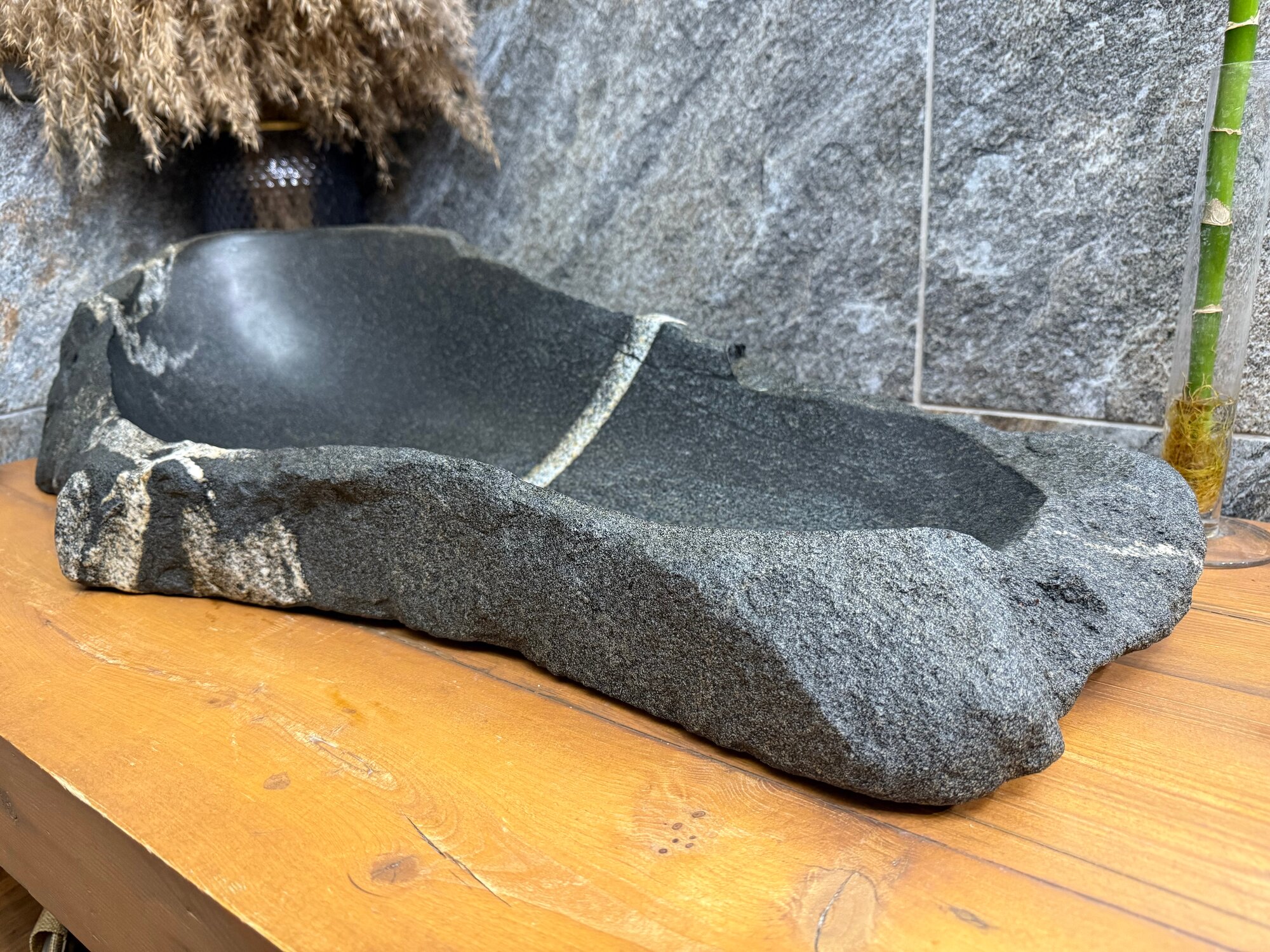 Раковина накладная из натурального камня Black Swan, Mizhirgi (80х32)