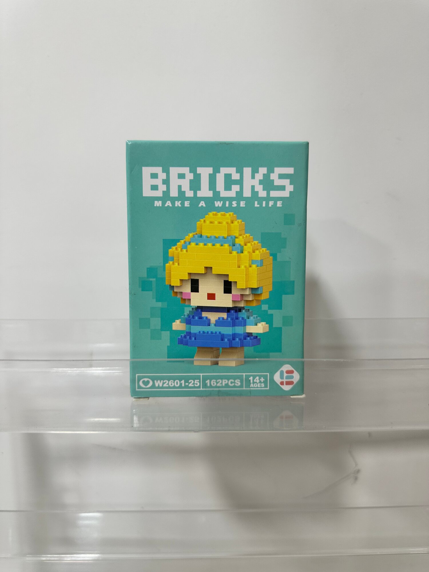 Мини-нано-конструктор в стиле персонажей Disney bricks Брикс . Развивает внимание, мелкую моторику и воображение.