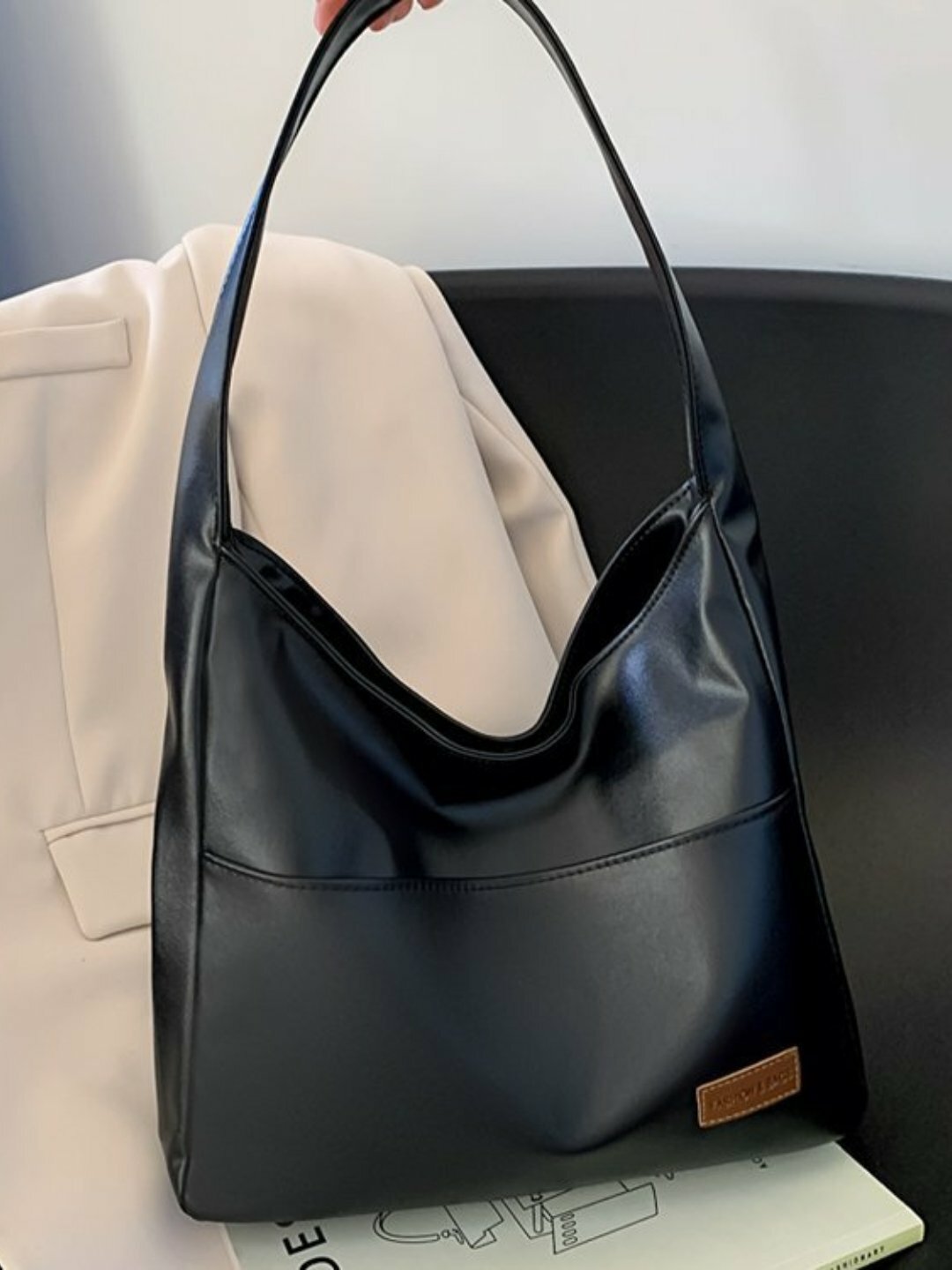 Сумка  Minimalist Shoulder Bag, фактура гладкая, черный