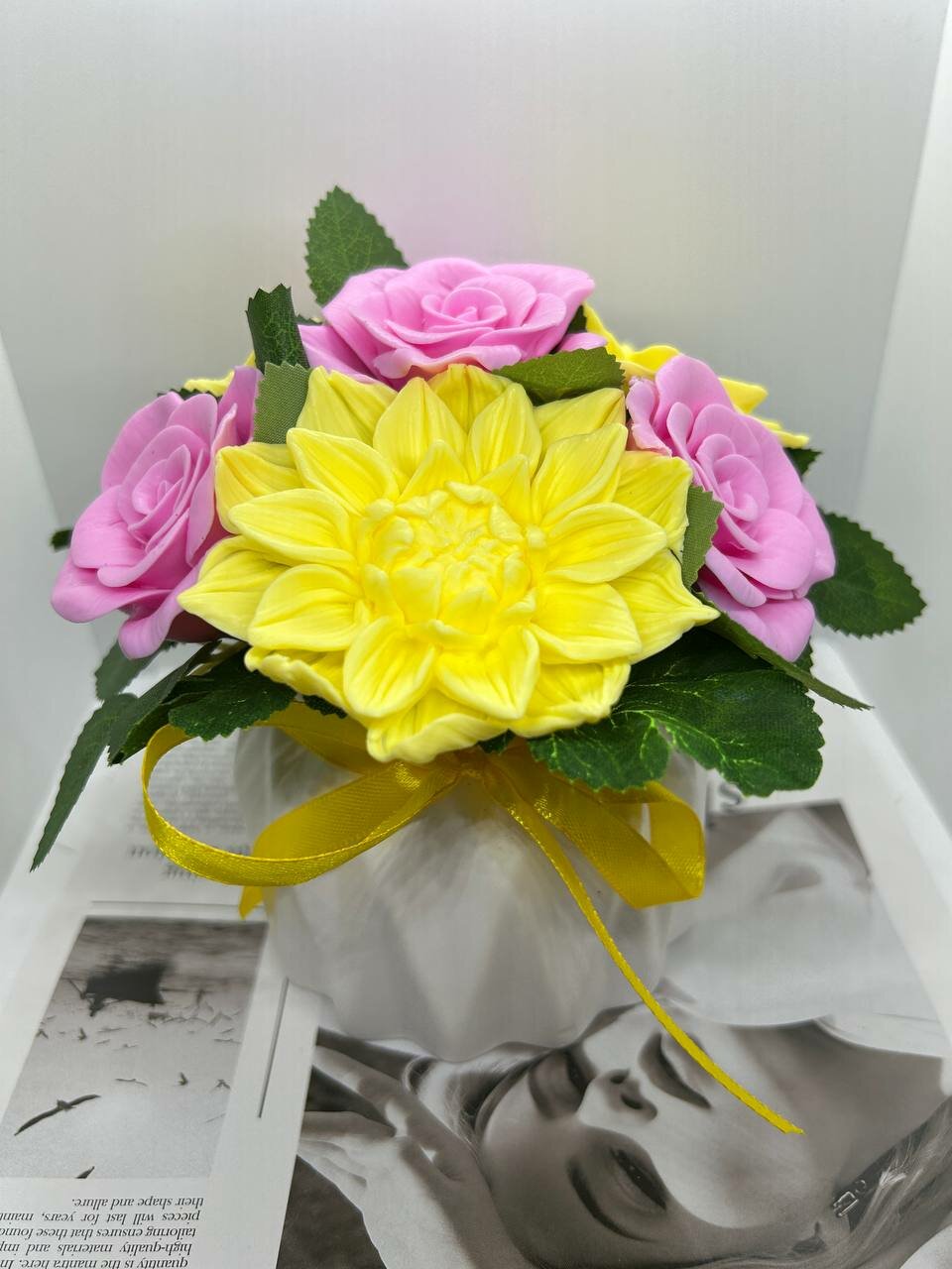 Букет георгины с розой в кашпо