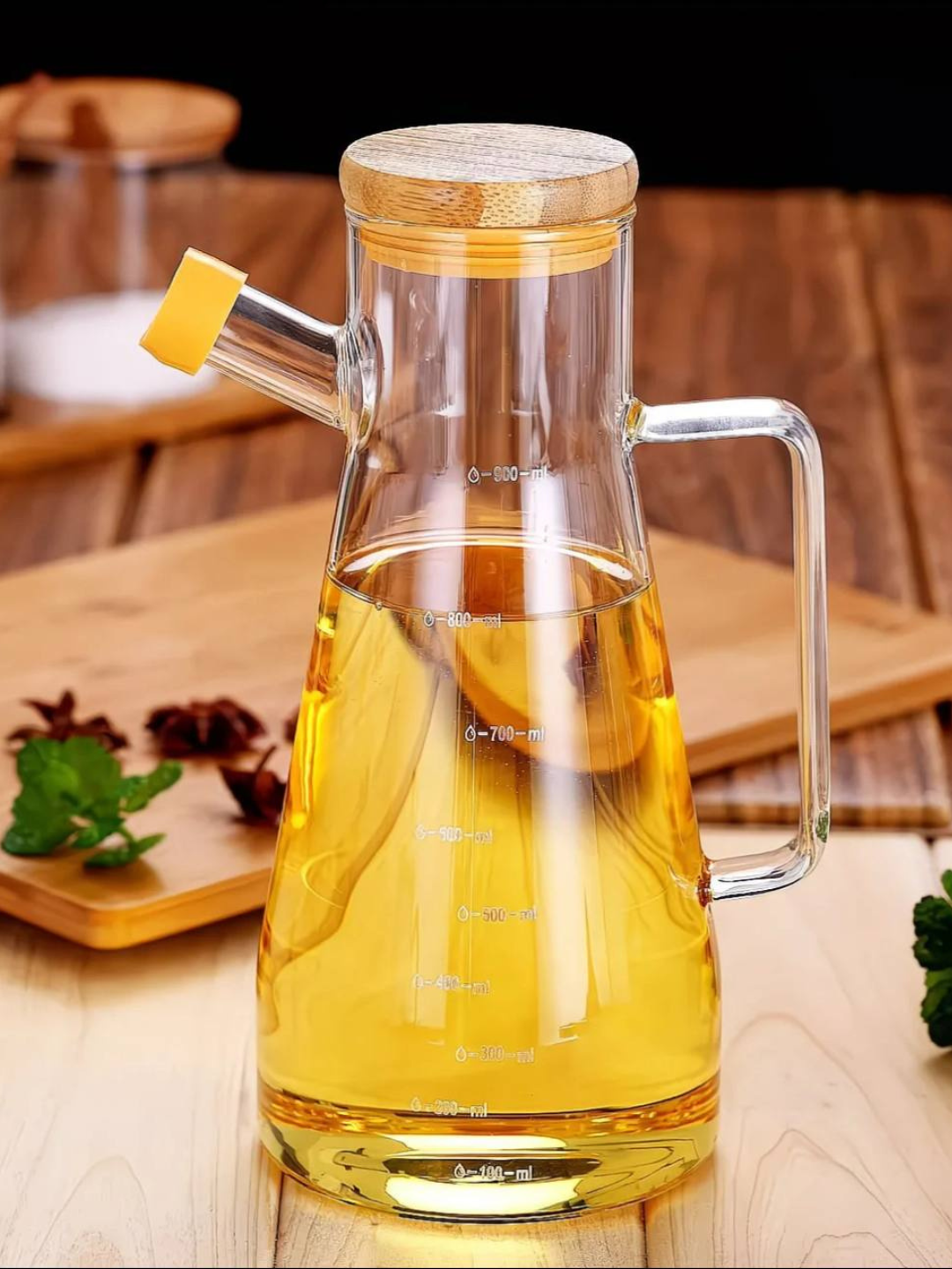 Аметистовый стеклянный графин — стильное решение для хранения масла, уксуса и заправок.