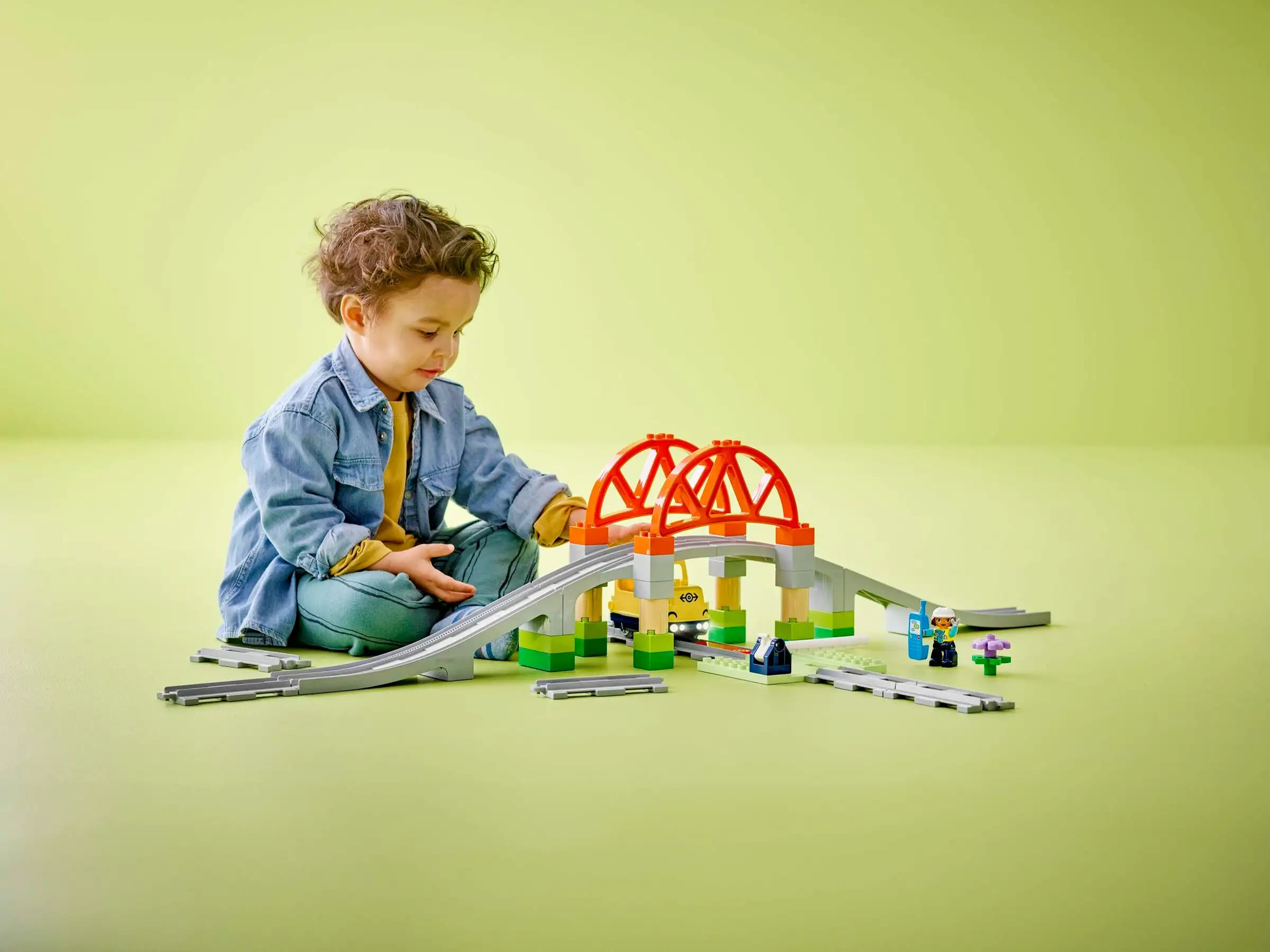 Конструктор LEGO DUPLO 10426 Набор для расширения ж/д моста с рельсами, 42 дет. — фото 1