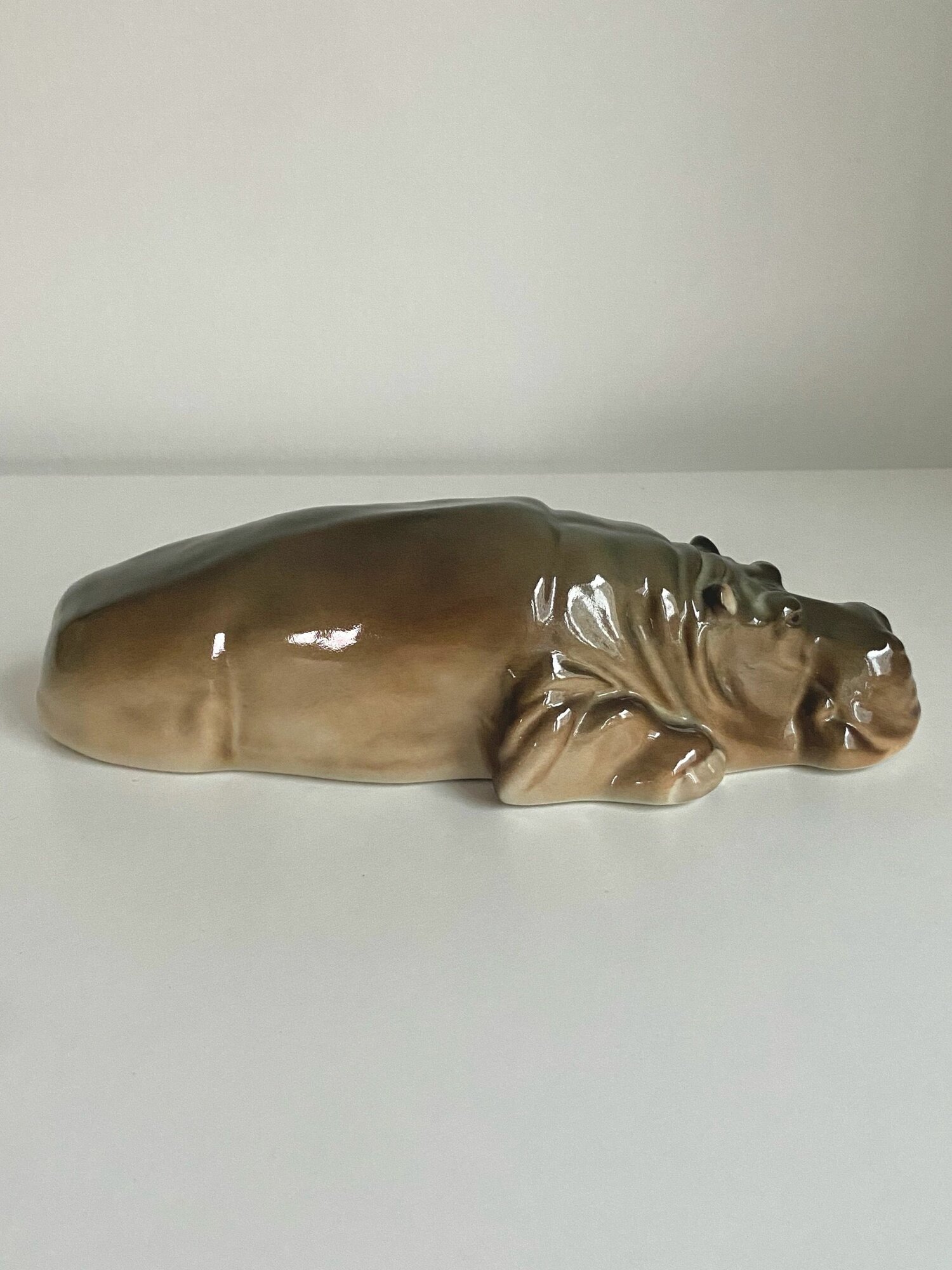 Статуэтка "Бегемот" Фарфор. СССР. ЛФЗ, скульптор Б. Я. Воробьев. Длина: 23 см. — фото 1