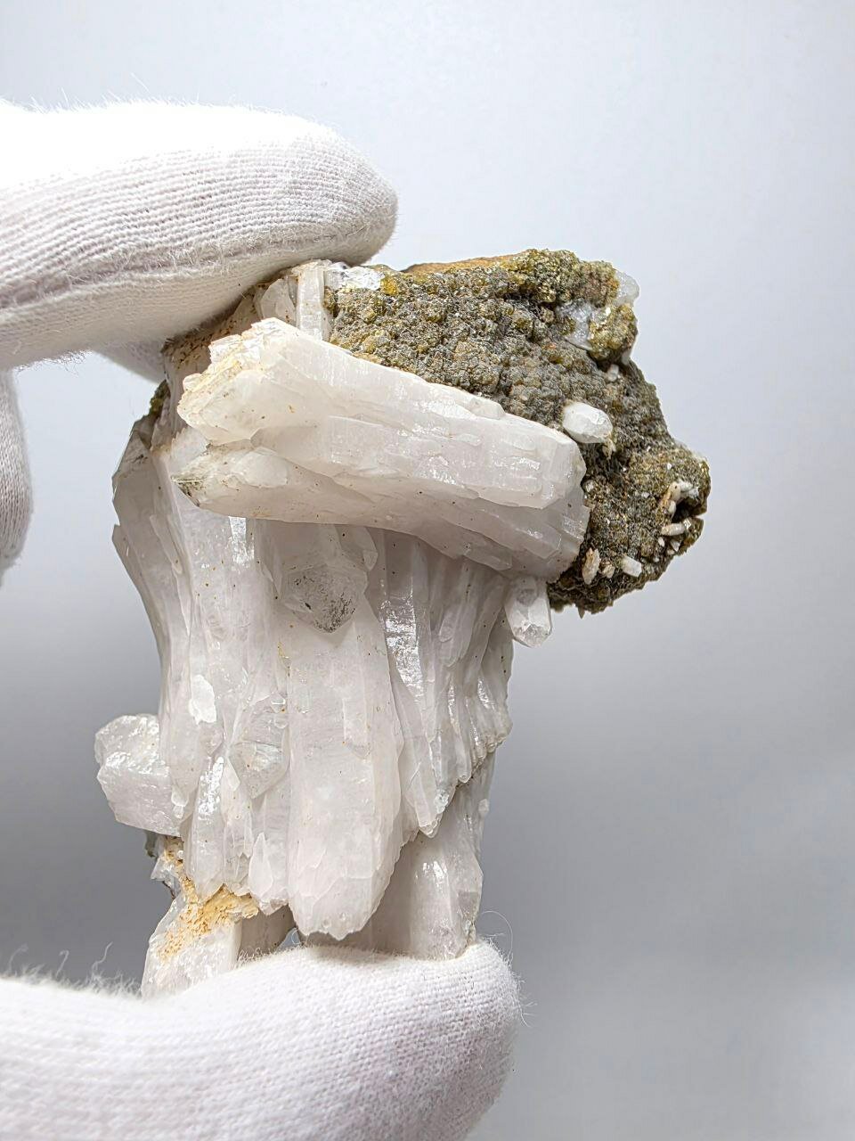 Гранат андрадит с кальцитом 80 мм, 193 г. — фото 1