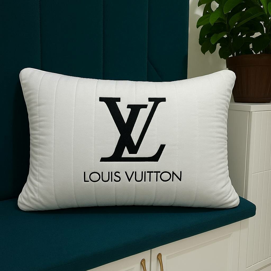 Подушка Louis Vuitton 50см x 70см, вышивка, стирка, цвет синий/желтый