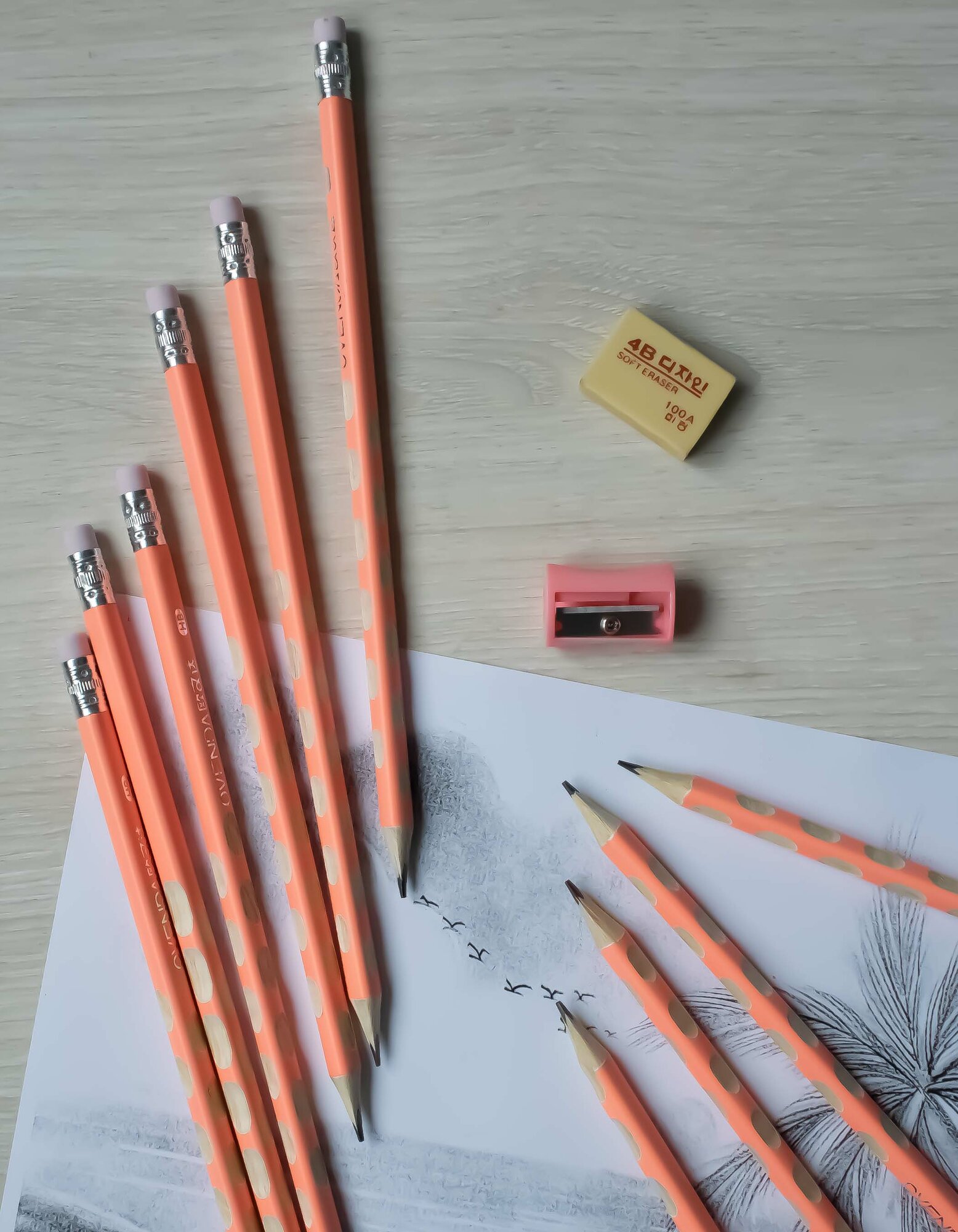 Карандаши простые чернографитные для школы ТМ/HB с ластиками и точилкой набор 10 штук заточенные — фото 1