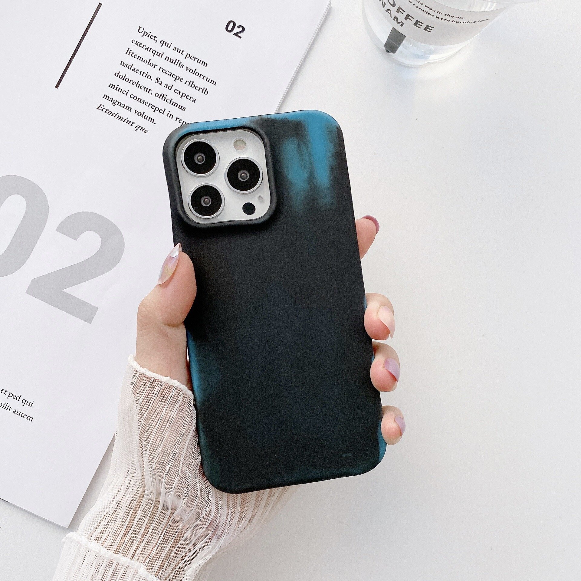 Чехол на айфон 15 про макс черный с сменой цвета от температуры - Чехол iPhone 15 pro max черный — фото 1