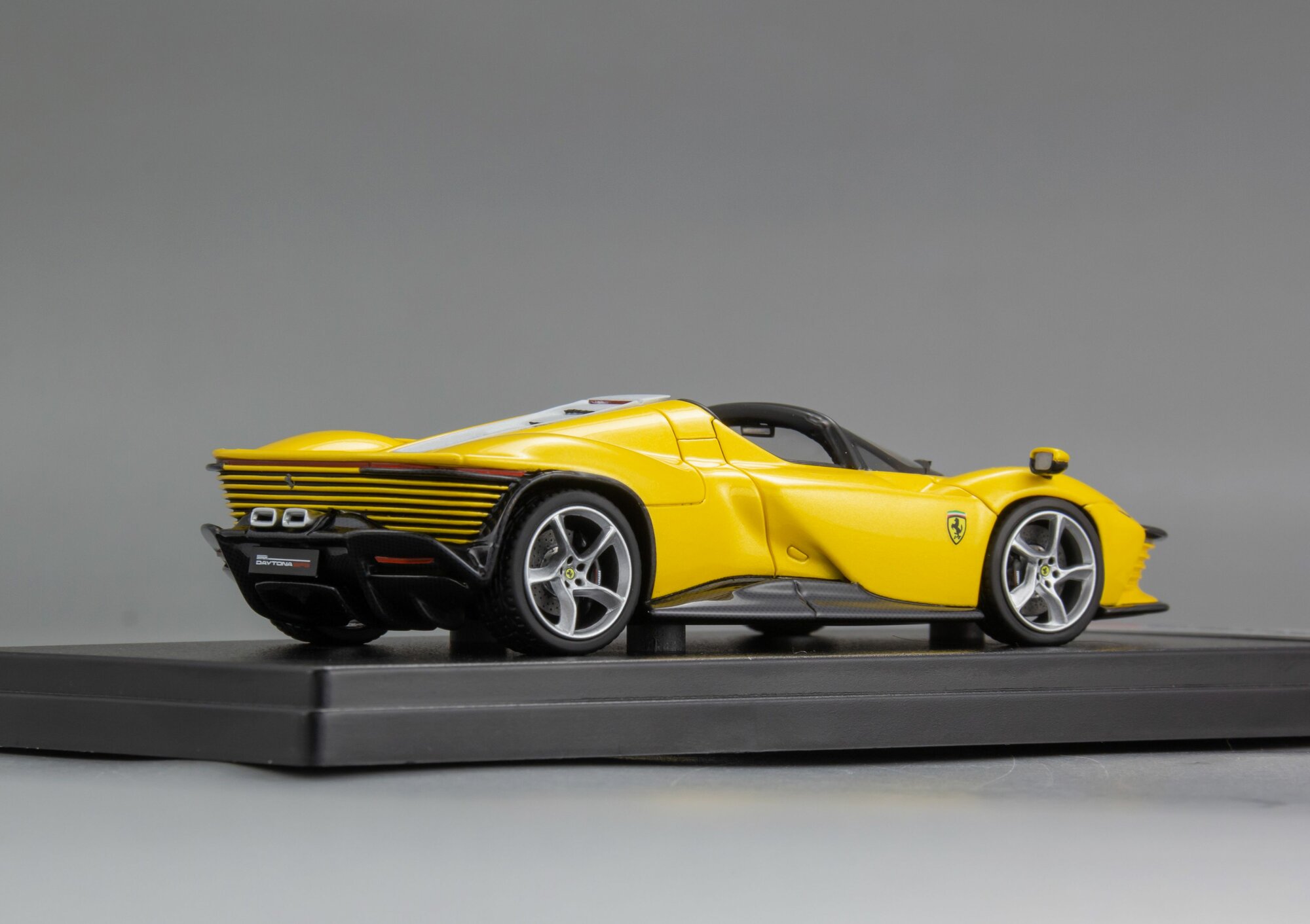 Масштабная модель Ferrari Daytona SP3 Open Roof — фото 1