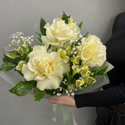 Изображение товара Букет / Французская Роза, Альстромерия, Гипсофила, цвет белый, светло - желтый, зеленый 7 шт