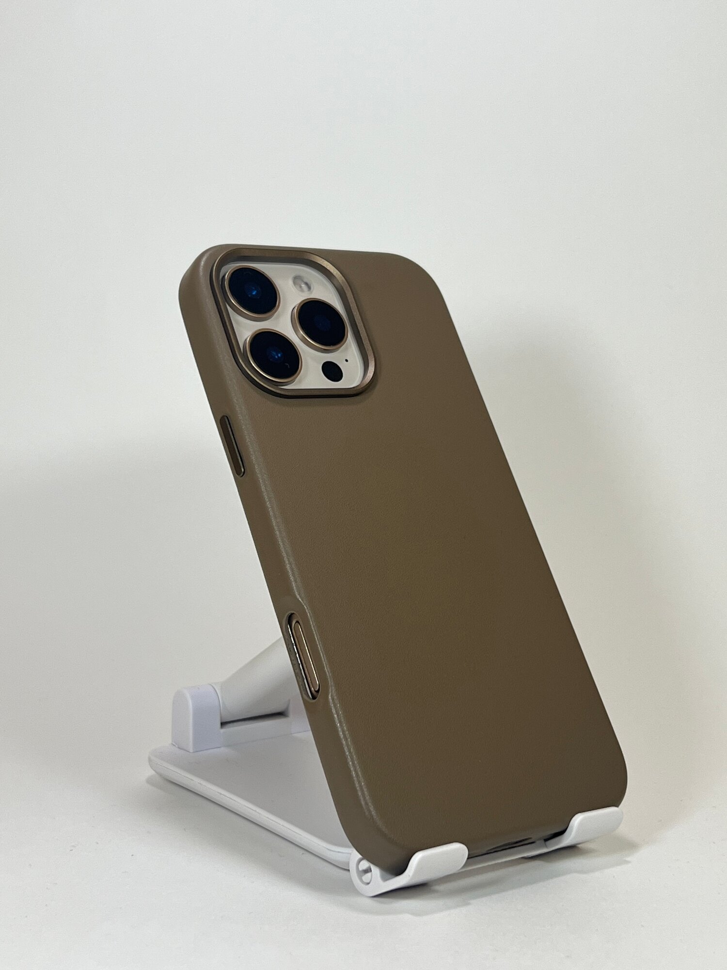 Кожаный чехол, искусственная кожа, MagSafe, для iPhone 16 Pro Max, коричневый — фото 1