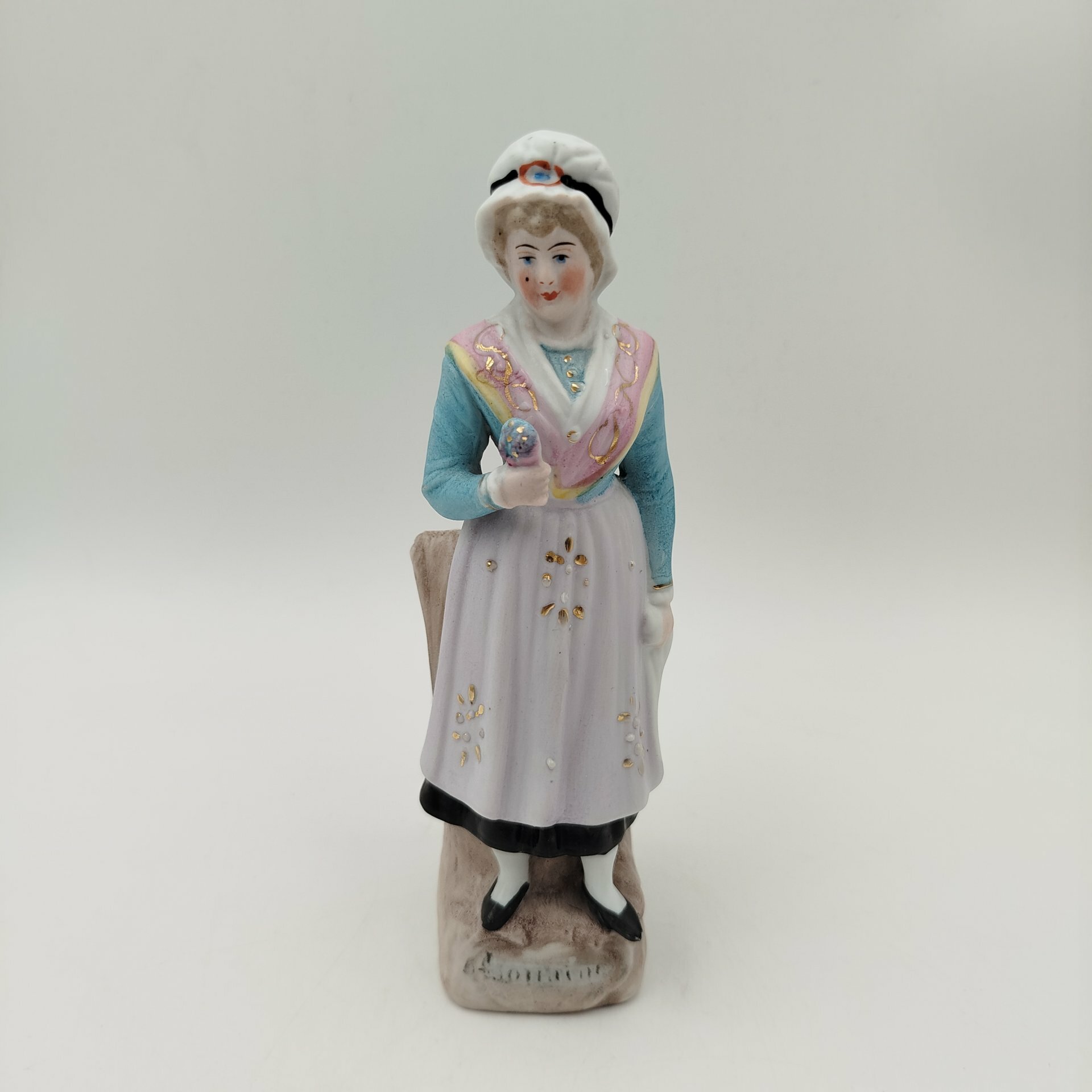 Вазочка (салфетница/карандашница) в виде девушки с букетом, бисквит, роспись