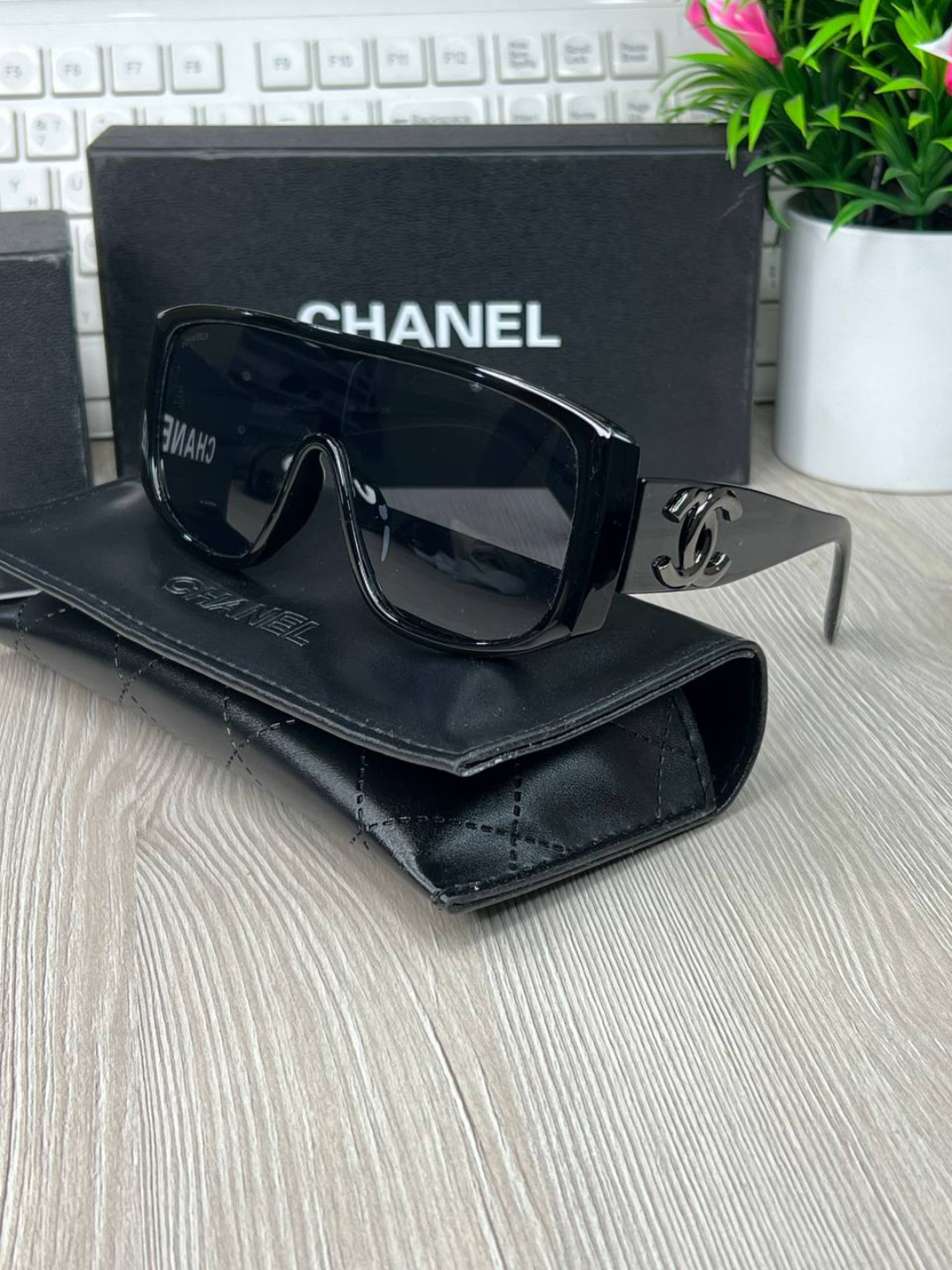 Солнцезащитные очки Chanel, черный — фото 1