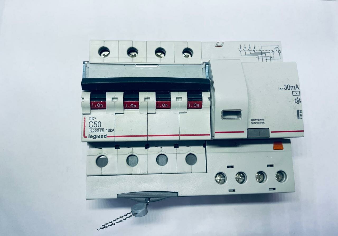 Дифференциальный выключатель Legrand DX3 4P 50 A 30 mA электромеханический 411191
