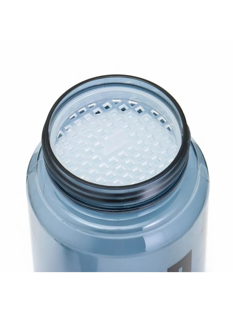 Стильная бутылка для воды 700 мл с серым дизайном