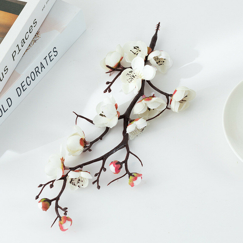 Композиция с цветами сливы из шелка для украшения дома и фотосессий белая