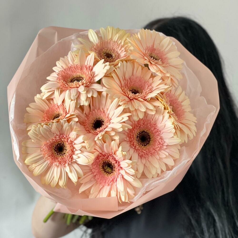 Букет из персиковых гербер подарок для любимых коллег мамы