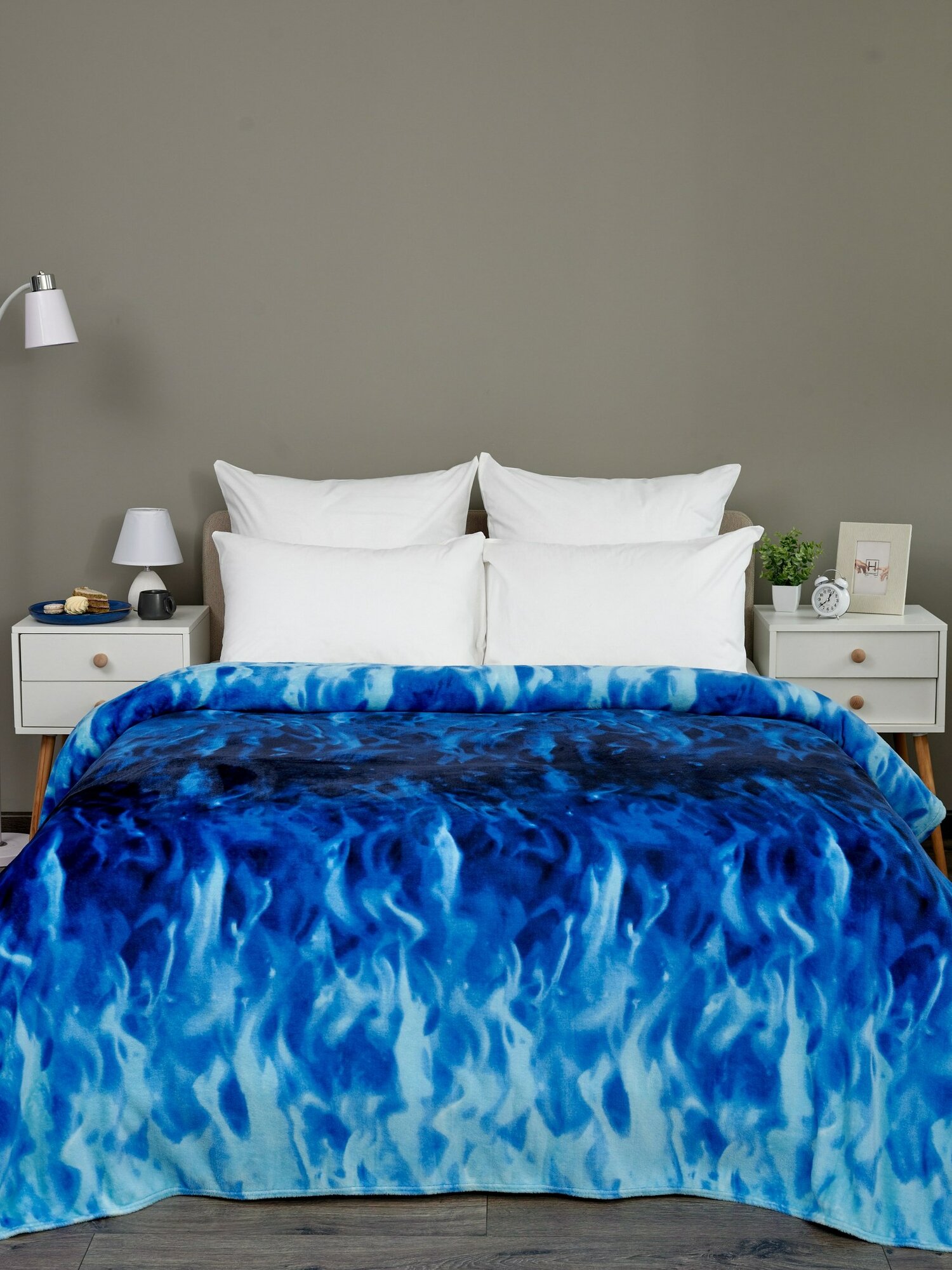 Плед 150х200 Павлина Огонь синий на диван мягкий пушистый на кровать — фото 1