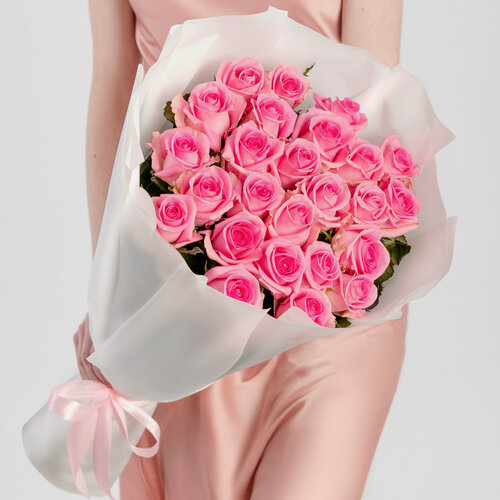 Изображение товара Букет Мегацвет24 "Ярко-розовые розы Ревиваль", 25 цветов, высота 70см