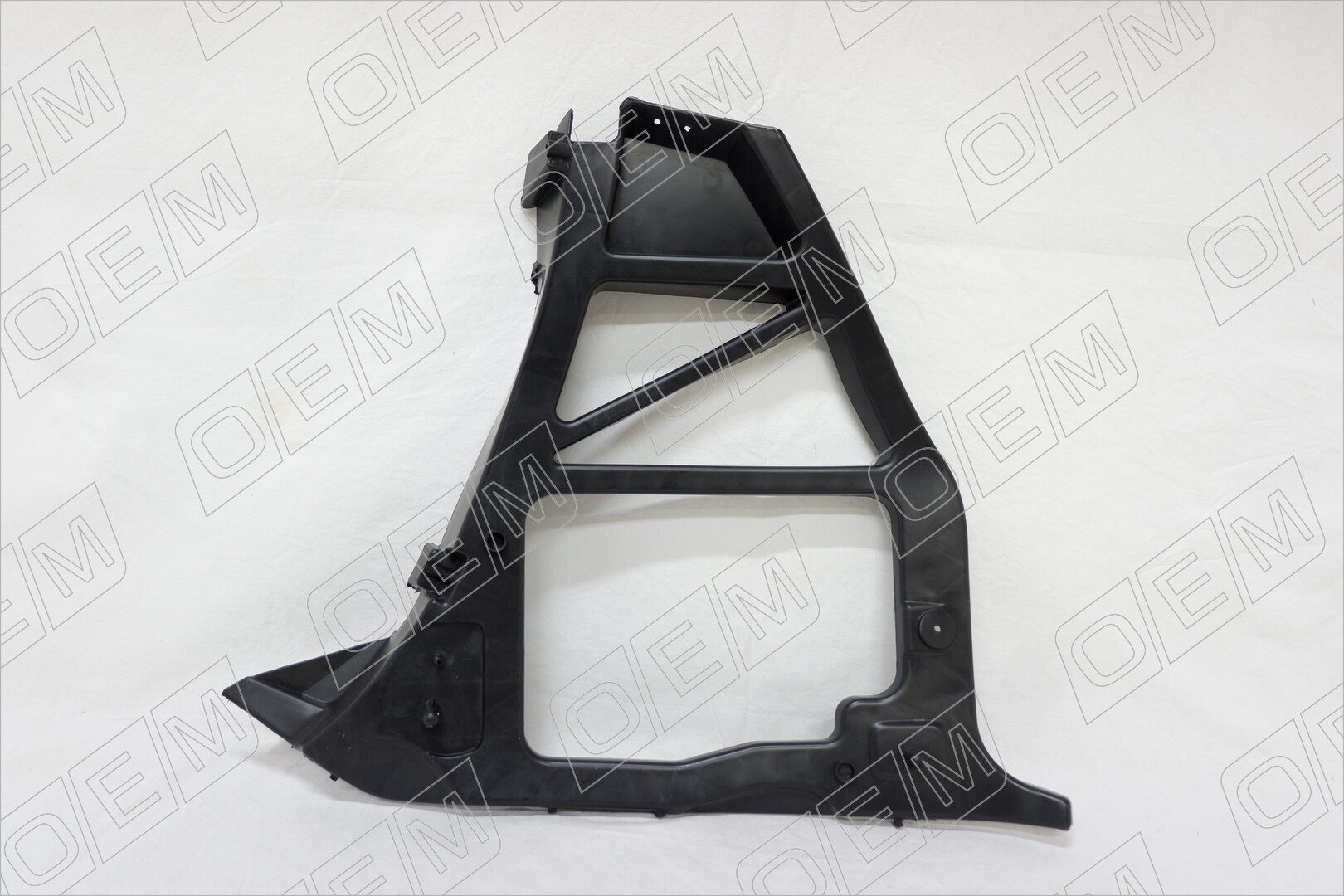 Кронштейн бампера заднего левый Ford Focus 2 1363607, Форд Фокус, год с 2004 по 2011, O.E.M.